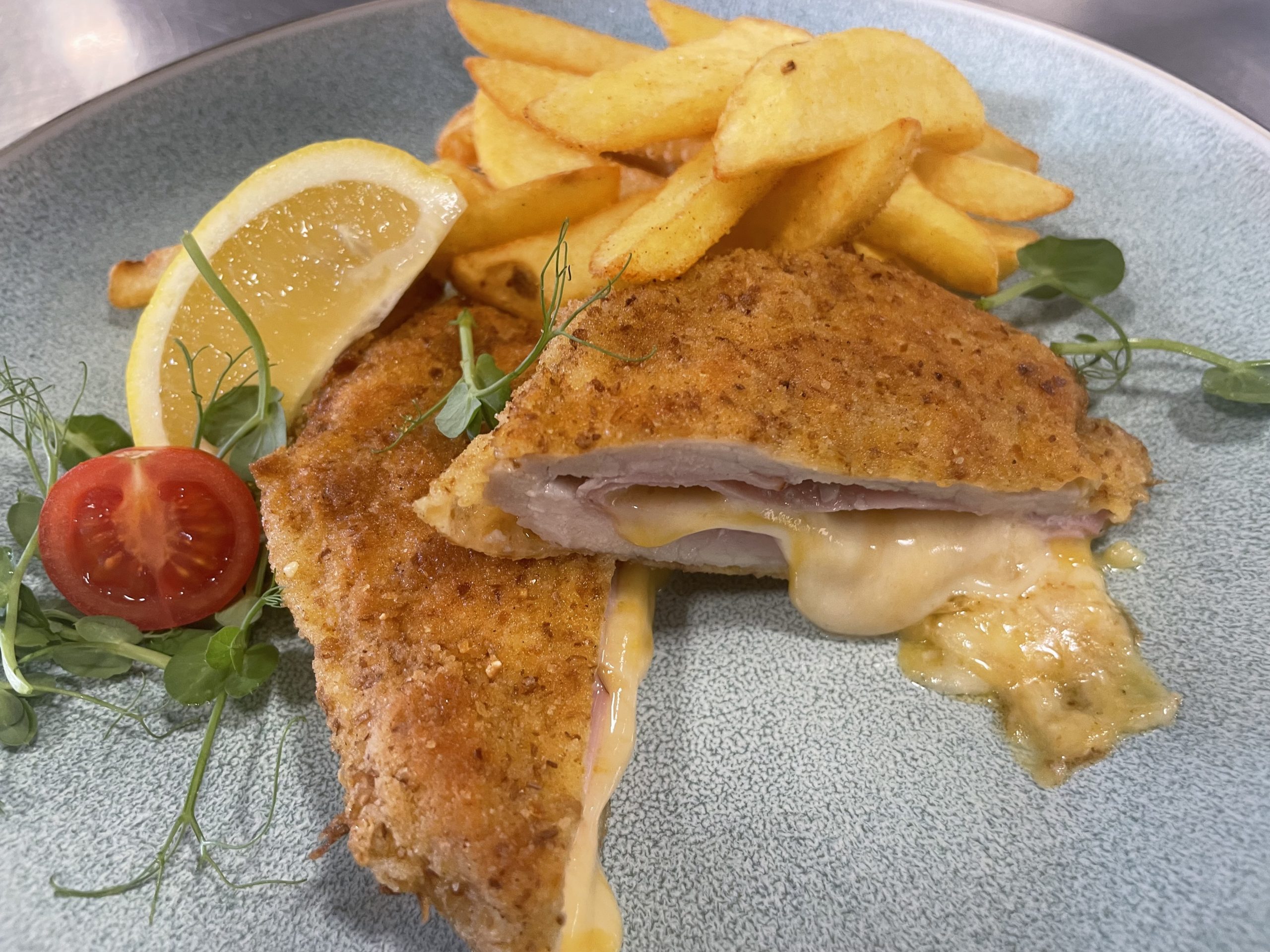 Cordon Bleu mit Pommes